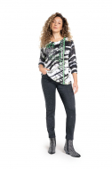 Doris-Streic_fall_winter_2025_medium_01_DST_HW25_01_Green_Kick